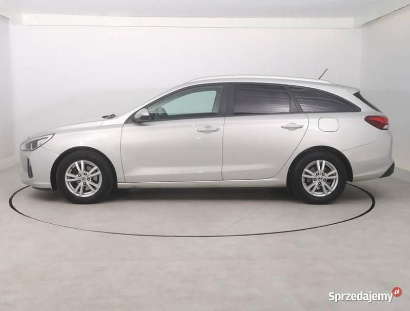 Używany Hyundai i30 2018 Srebrny Kombi
