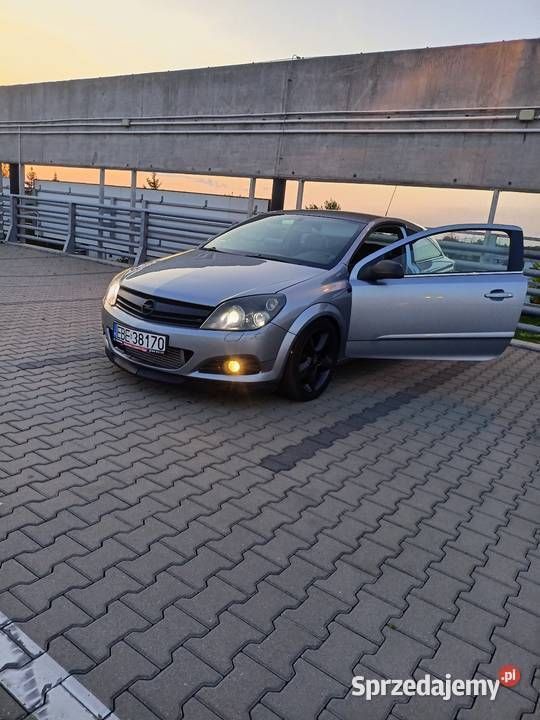 Szary Używany 2005 Opel Astra GTC Hatchback | 10 500 zł - Obraz 1/4