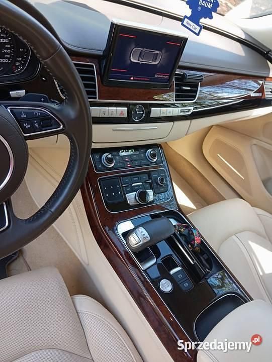 Używany Audi A8 2010 Czarny Sedan/Limuzyna