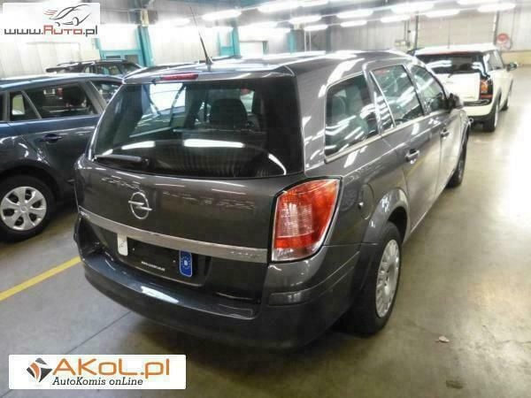 Używany Opel Astra 110 KM (80 kW) 2010 Inny Sedan/Limuzyna