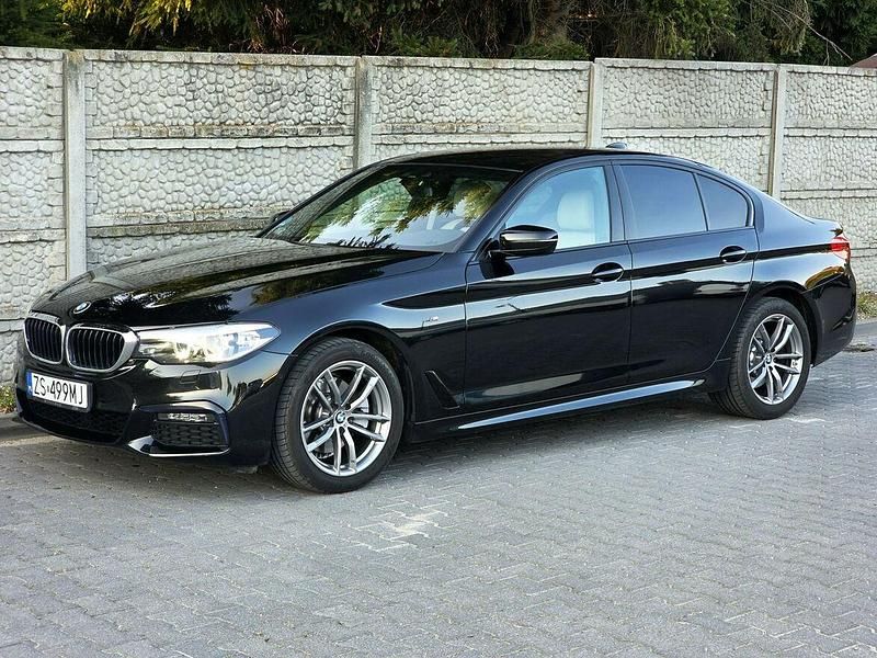 Czarny (metalik) Używany 2019 BMW 520 Sedan/Limuzyna | 123 500 zł (Uczciwa cena) - Obraz 1/4