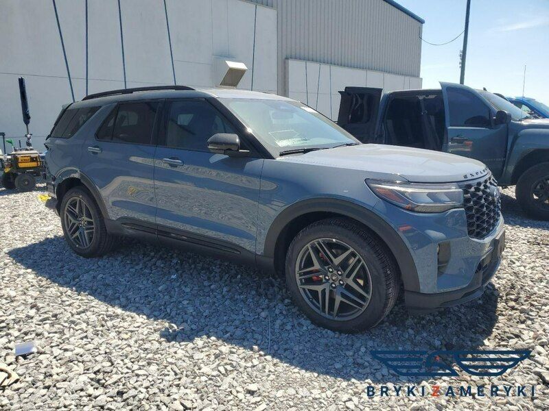 Szary Używany 2024 Ford Explorer SUV | 149 070 zł - Obraz 1/3