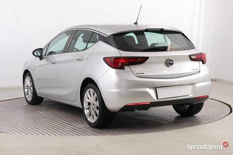 Używany Opel Astra 2017 Srebrny Hatchback