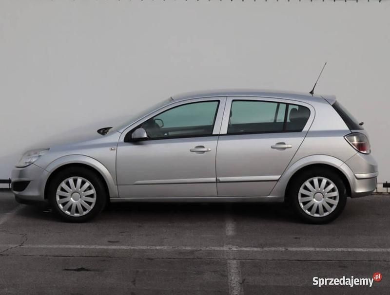 Używany Opel Astra 2008 Srebrny Hatchback