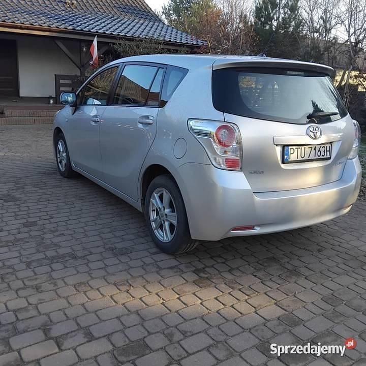 Używany Toyota Verso 126 KM (92 kW) 2009 Srebrny Minivan