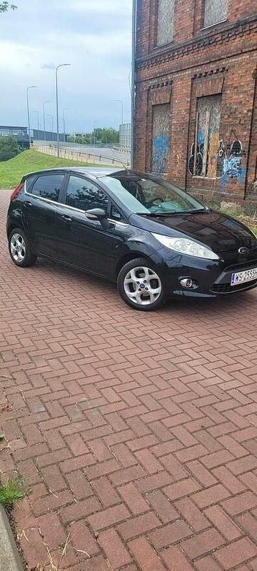 Czarny Używany 2010 Ford Fiesta Titanium Hatchback | 17 000 zł (Uczciwa cena) - Obraz 1/4