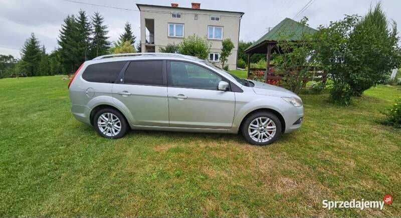 Używany Ford Focus Ghia 2009 Srebrny Sedan/Limuzyna