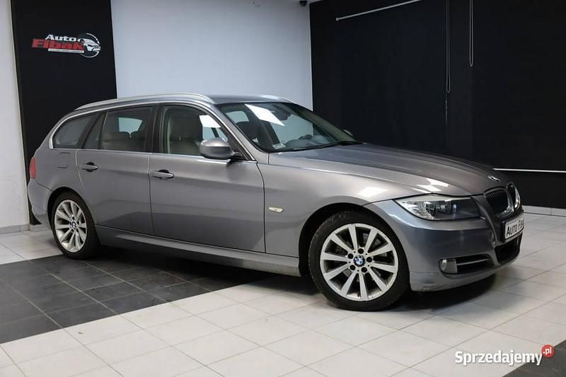 Szary Używany 2011 BMW 318 Kombi | 22 900 zł (Uczciwa cena) - Obraz 1/4