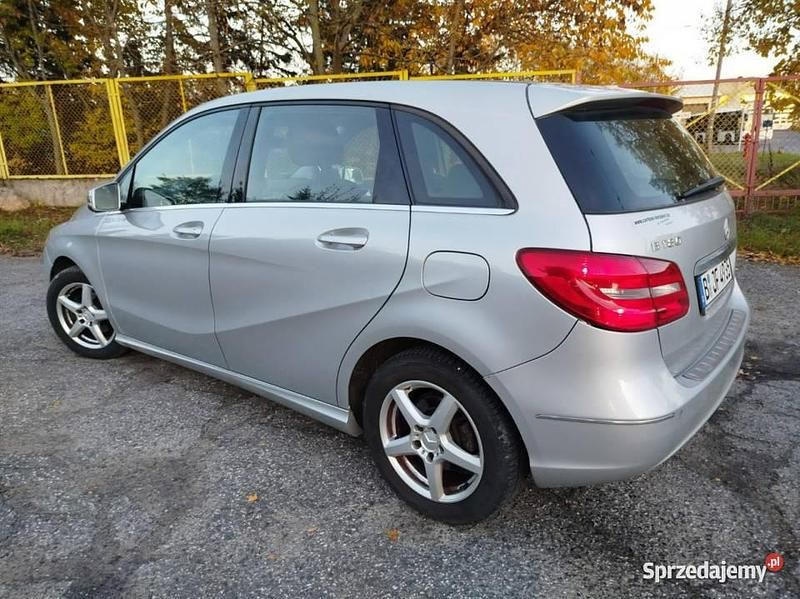 Srebrny Używany 2012 Mercedes B180 Minivan | 22 900 zł (Dobra cena) - Obraz 1/4