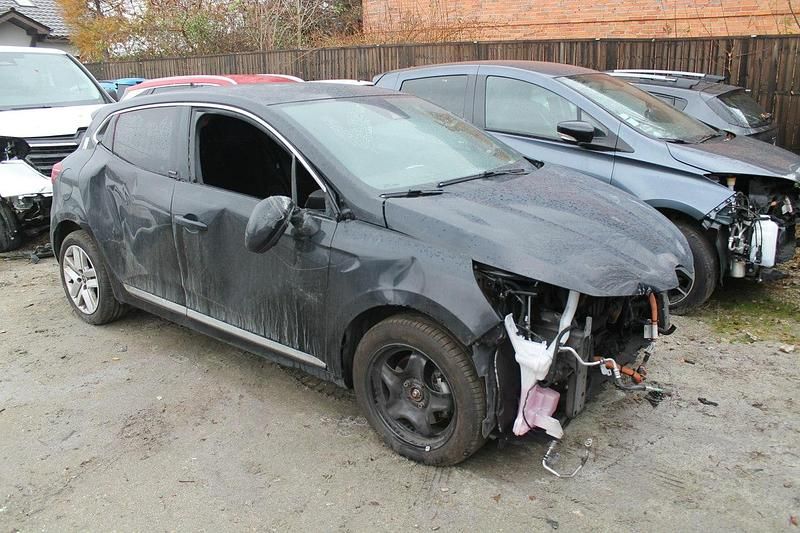 Czarny Używany 2021 Renault Clio V Hatchback | 17 900 zł - Obraz 1/4