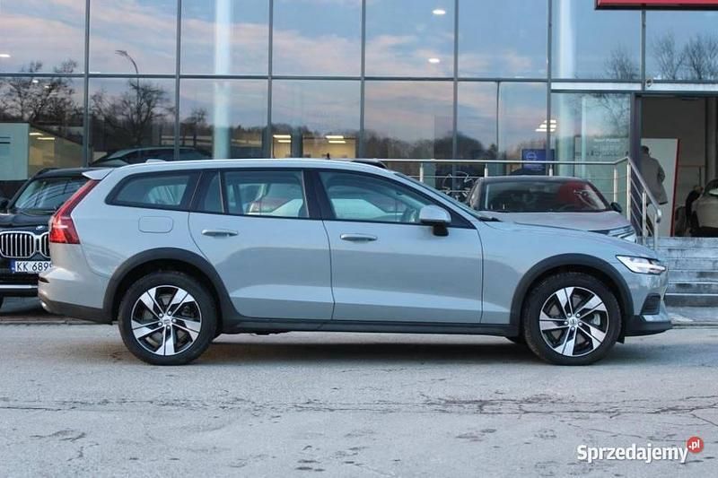 Używany Volvo V60 CC 2024 Kombi
