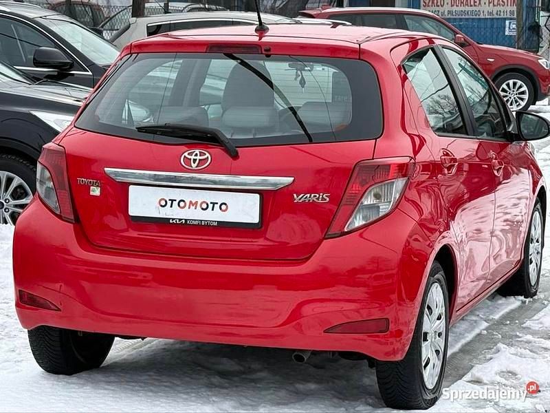 Używany Toyota Yaris 2012 Czerwony Hatchback