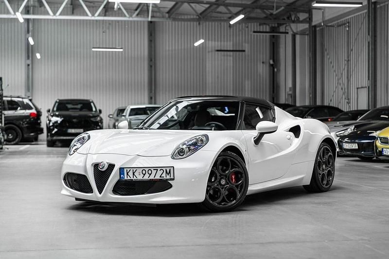 Biały Używany 2016 Alfa Romeo 4C Kabriolet | 375 000 zł - Obraz 1/4