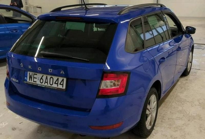 Używany Skoda Fabia 95 KM (69 kW) 2021 Niebieski Kombi