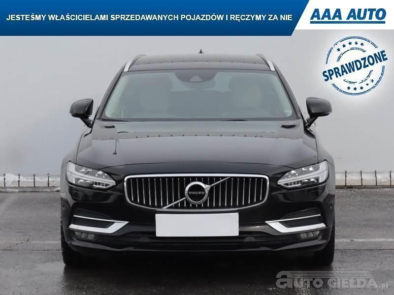 Używany Volvo V90 2017 Czarny Kombi
