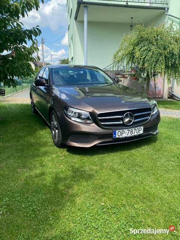 Brązowy Używany 2019 Mercedes E200 Avantgarde Sedan/Limuzyna | 125 000 zł (Super Cena) - Obraz 1/4