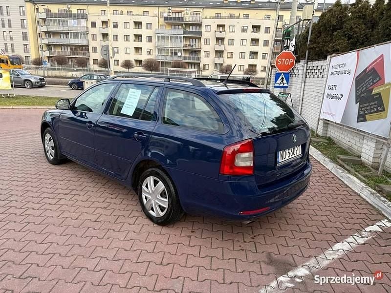 Używany Skoda Octavia 105 KM (77 kW) 2011 Granatowy Kombi