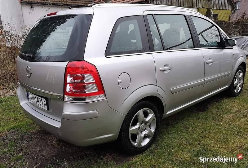 Używany Opel Zafira 2008 Srebrny Minivan