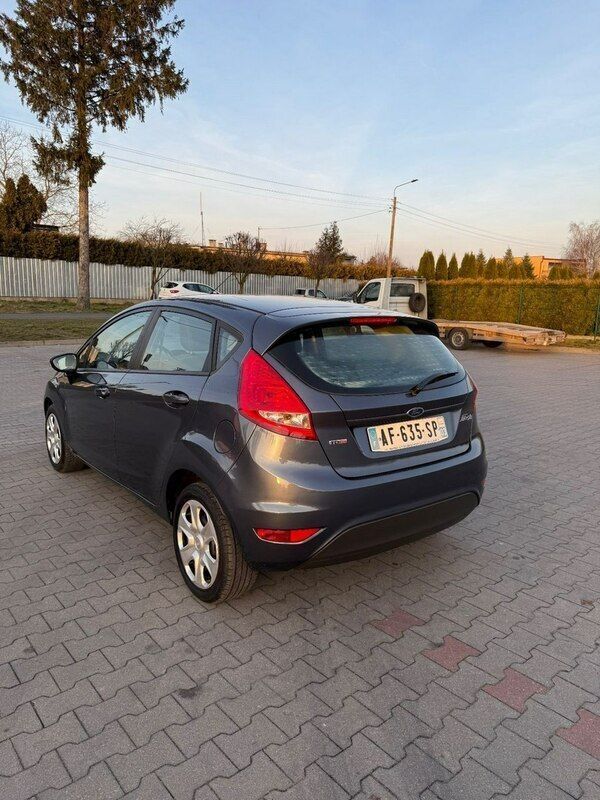 Używany Ford Fiesta 90 KM (66 kW) 2009 Szary Hatchback