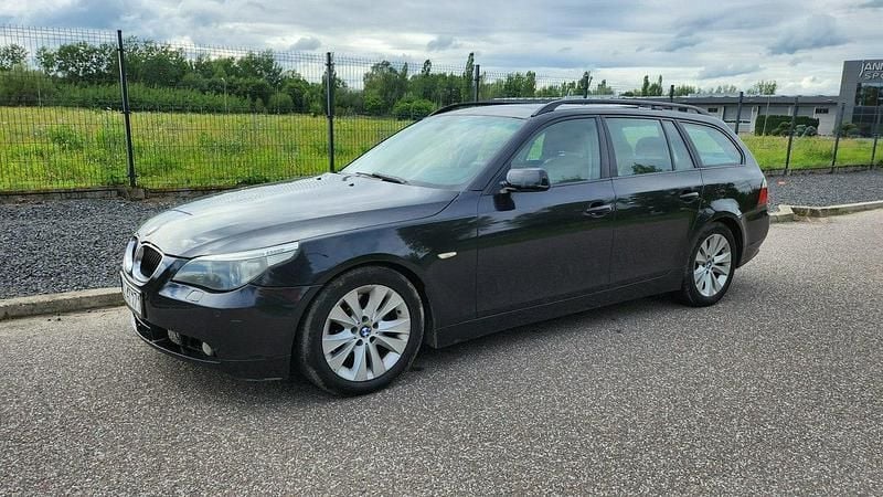 Czarny Używany 2004 BMW 530 Kombi | 13 900 zł (Dobra cena) - Obraz 1/4