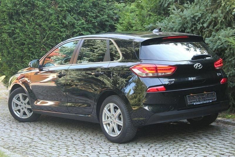 Używany Hyundai i30 Intro Edition 140 KM (102 kW) 2017 Czarny Hatchback