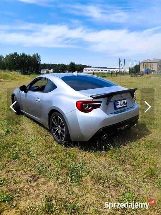 Srebrny Używany 2017 Toyota GT86 GT Coupe | 73 000 zł - Obraz 1/4