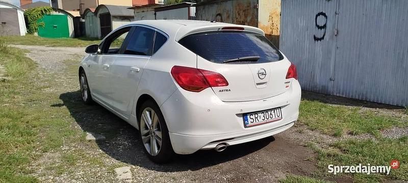 Używany Opel Astra 2012 Biały Hatchback