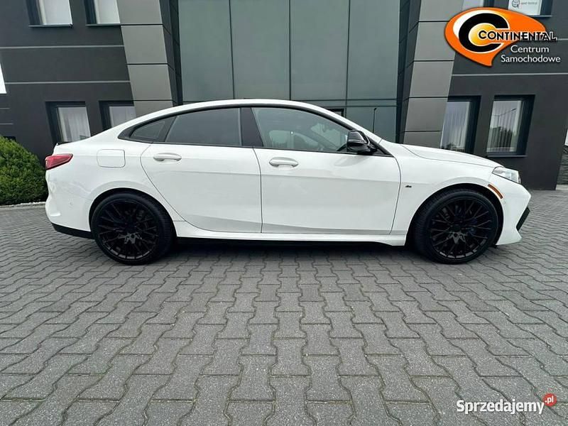 Biały Używany 2023 BMW M235 Hatchback | 139 900 zł (Uczciwa cena) - Obraz 1/4