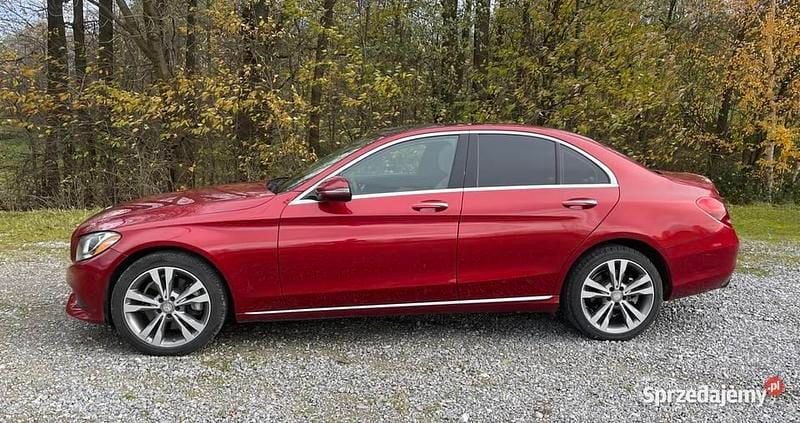 Używany Mercedes C300 2016 Bordowy Sedan/Limuzyna