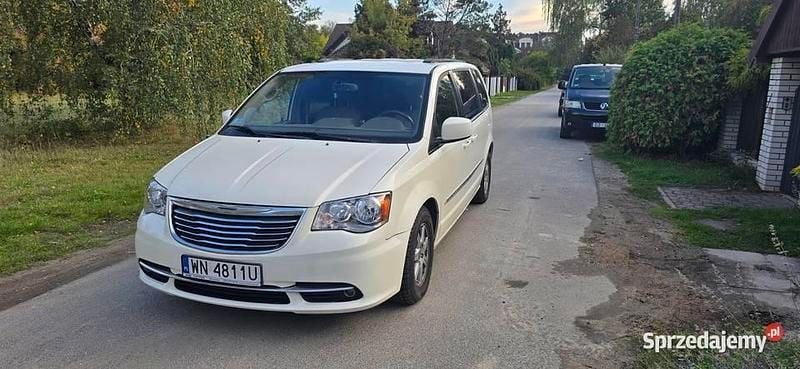 Biały Używany 2013 Chrysler Town & Country | 25 000 zł (Super Cena) - Obraz 1/4