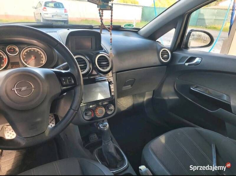 Używany Opel Corsa 2014 Czarny Hatchback