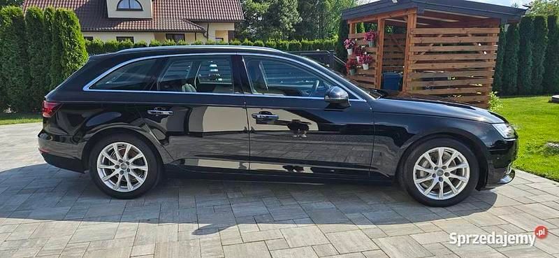 Czarny Używany 2018 Audi A4 S-Line Kombi | 75 000 zł - Obraz 1/4