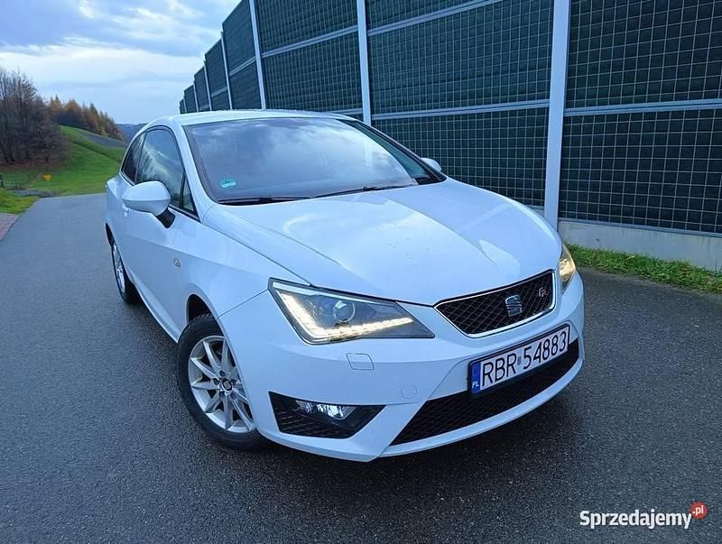 Biały Używany 2012 Seat Ibiza FR Hatchback | 23 900 zł - Obraz 1/4