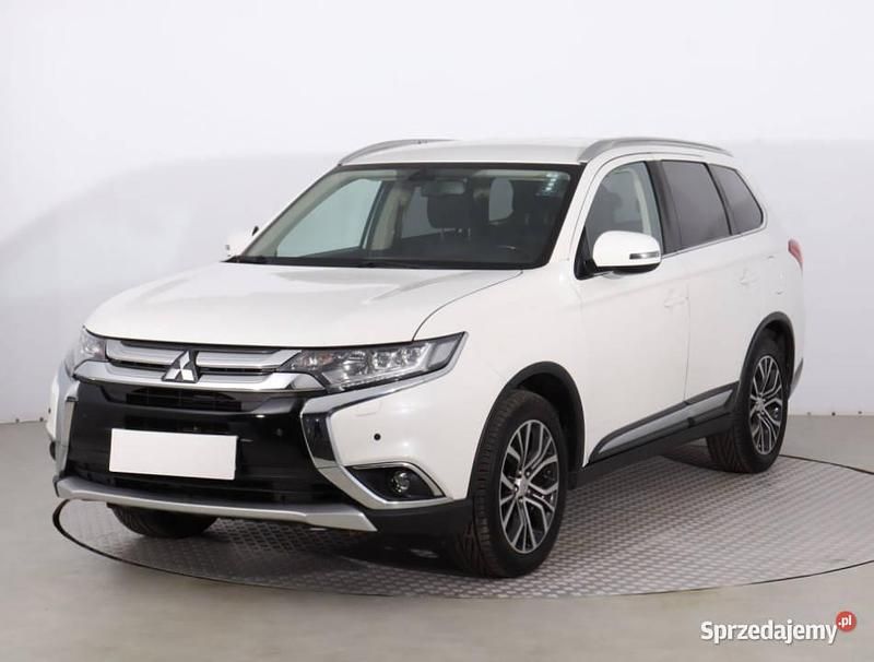 Używany Mitsubishi Outlander 150 KM (110 kW) 2016 Biały SUV