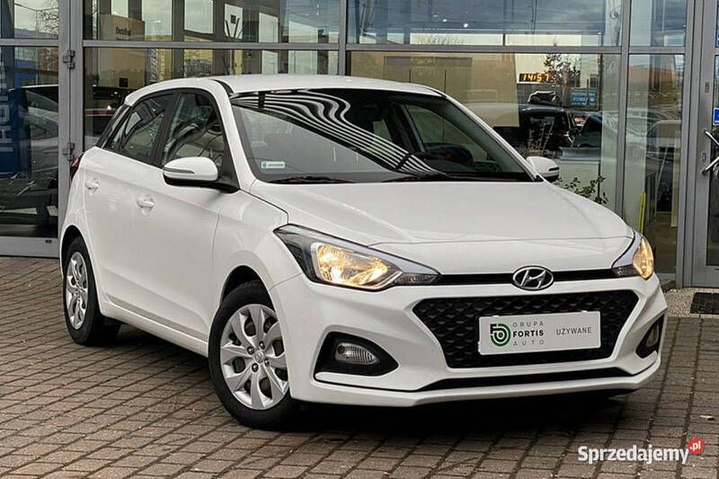 Używany Hyundai i20 Classic 84 KM (61 kW) 2019 Biały Hatchback