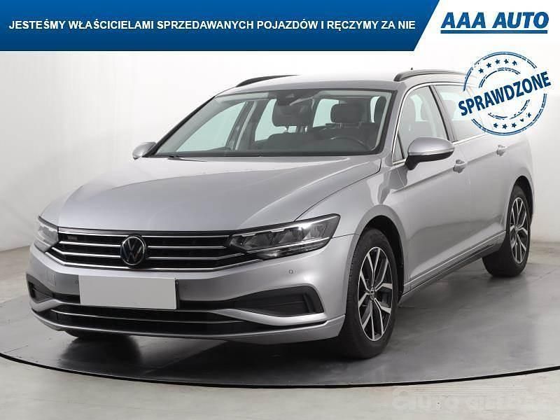 Używany VW Passat 150 KM (110 kW) 2022 Srebrny Kombi