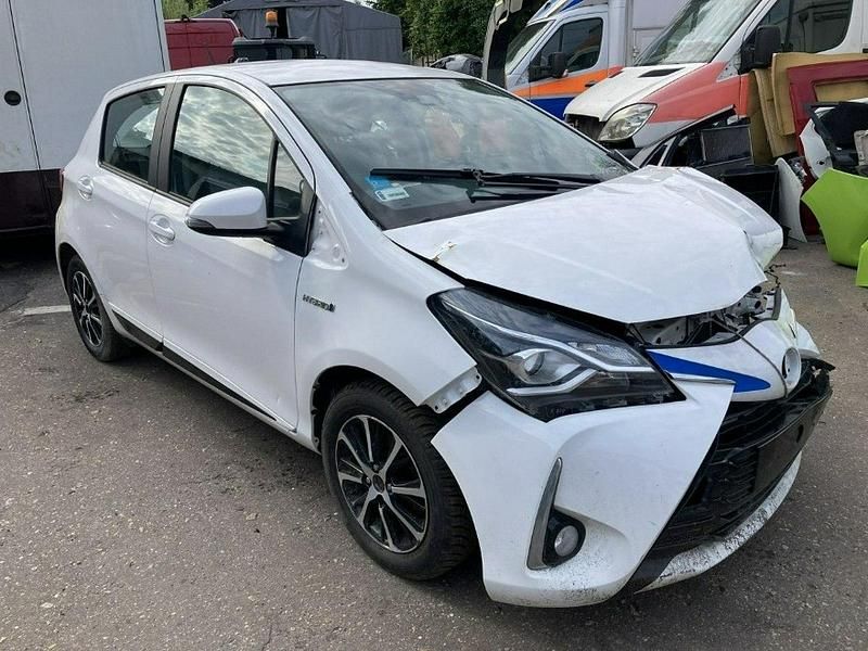 Biały Używany 2018 Toyota Yaris Hybrid Hatchback | 23 000 zł - Obraz 1/4