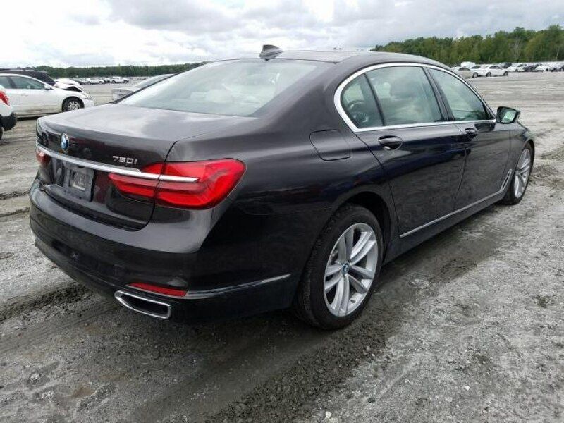 Używany BMW 750 600 KM (441 kW) 2017 Brązowy Sedan/Limuzyna