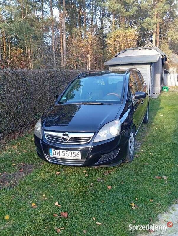 Czarny Używany 2010 Opel Zafira Minivan | 15 000 zł (Uczciwa cena) - Obraz 1/1