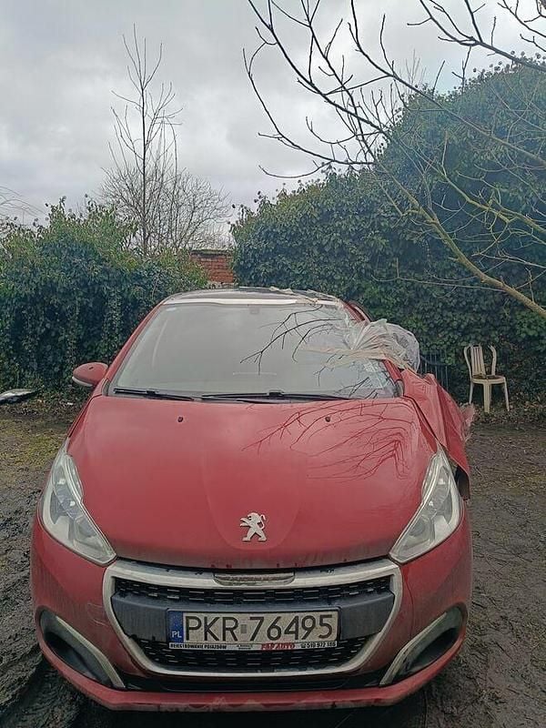 Używany Peugeot 208 Allure 2016 Czerwony Hatchback