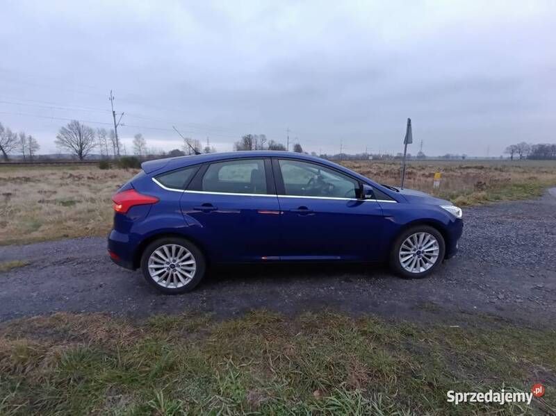 Granatowy Używany 2015 Ford Focus Hatchback | 40 500 zł (Uczciwa cena) - Obraz 1/4