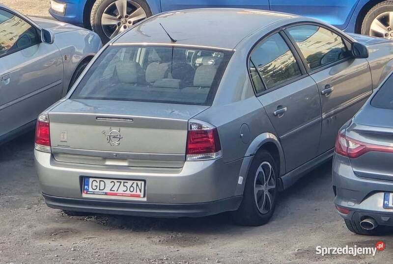 Używany Opel Vectra 122 KM (89 kW) 2004 Srebrny Sedan/Limuzyna