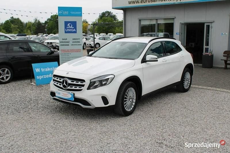Używany Mercedes GLA180 122 KM (89 kW) 2019 Biały SUV