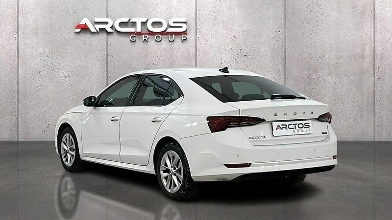 Używany Skoda Octavia Ambition 150 KM (110 kW) 2023 Biały Hatchback