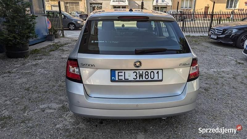 Używany Skoda Fabia 105 KM (77 kW) 2015 Srebrny Hatchback