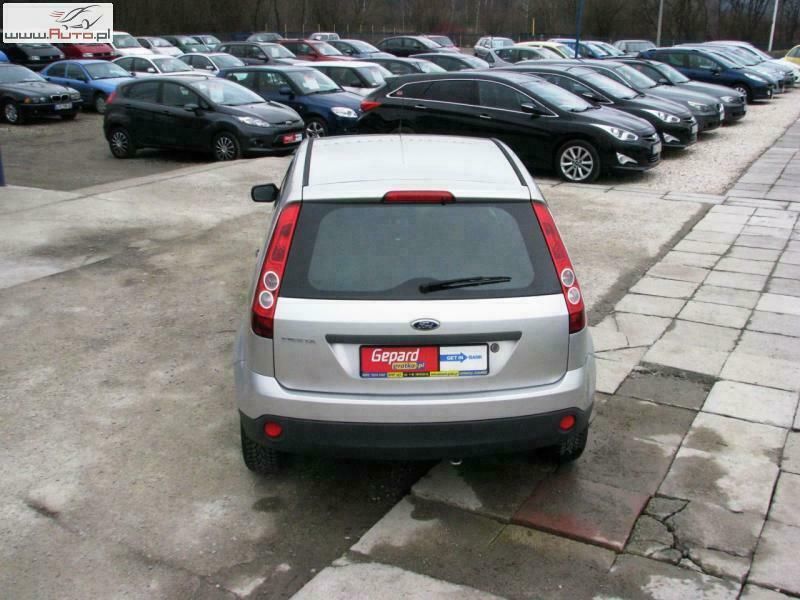 Używany Ford Fiesta 70 KM (51 kW) 2007 Srebrny (metalik) Hatchback
