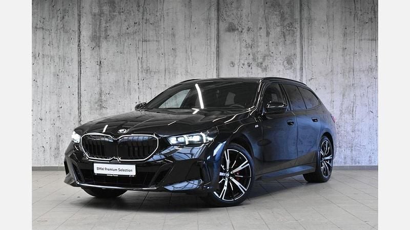 Używany BMW 520 Comfort Edition 197 KM (144 kW) 2025 Czarny szafir metalizowany Kombi
