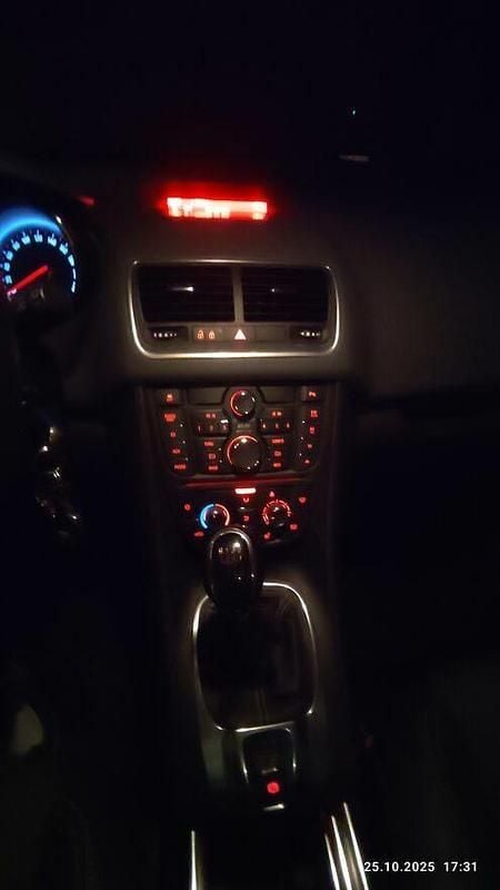 Brązowobeżowy Używany 2012 Opel Meriva Minivan | 18 700 zł (Dobra cena) - Obraz 1/4