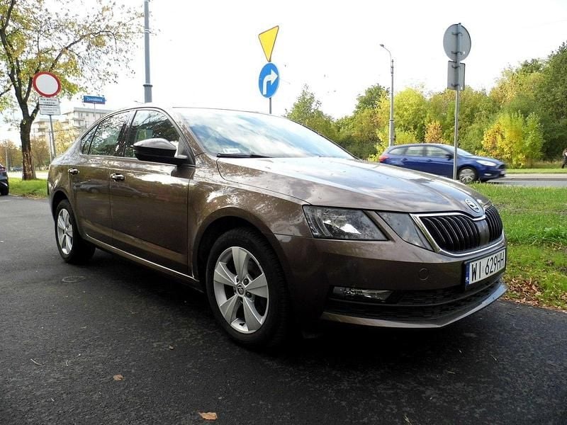 Używany Skoda Octavia 150 KM (110 kW) 2018 Brązowy Hatchback