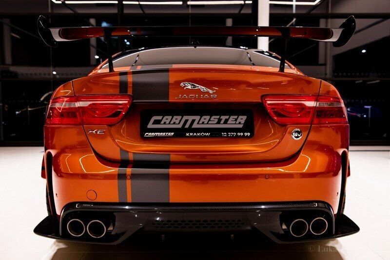 Używany Jaguar XE 600 KM (441 kW) 2018 Pomarańczowy Sedan/Limuzyna